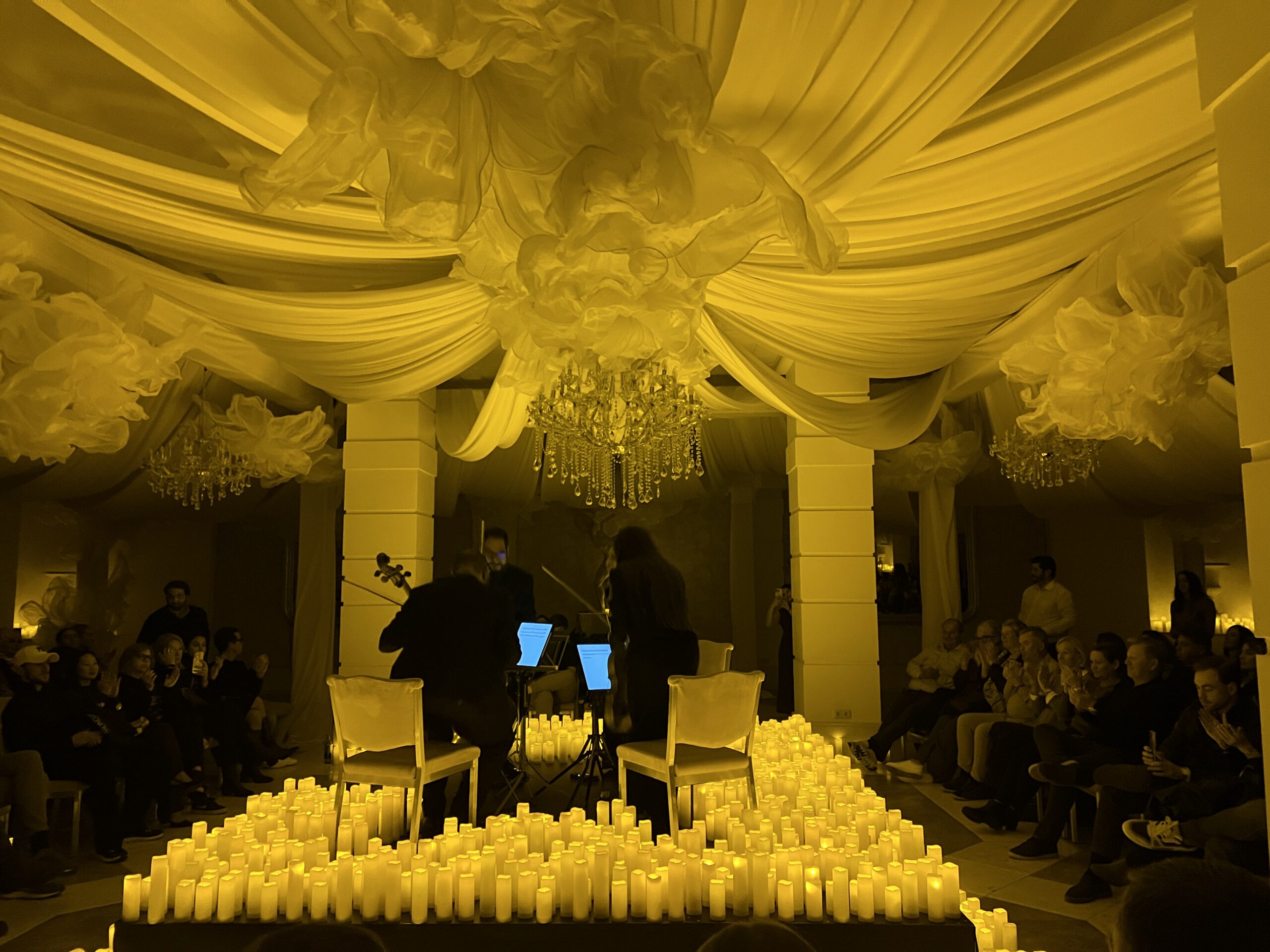 Küünlavalguskontsert Goldplay ja Imagine Dragon bändide lauludest